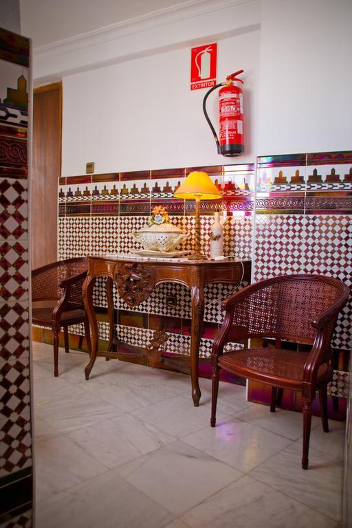 Hostal La Muralla セビリア エクステリア 写真